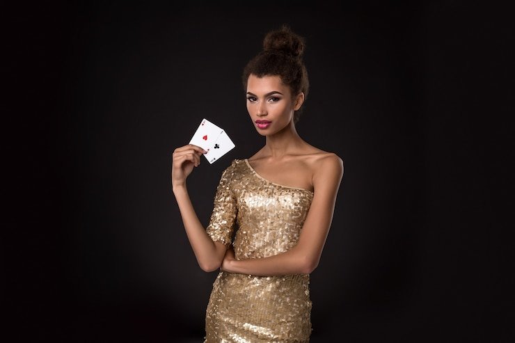Studio Teen Patti jnt77 dengan dealer dan pemain di meja kartu langsung
